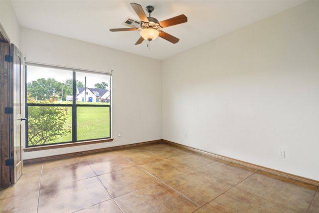 142 Pearl Valley Drive, Kerens, TX 75144