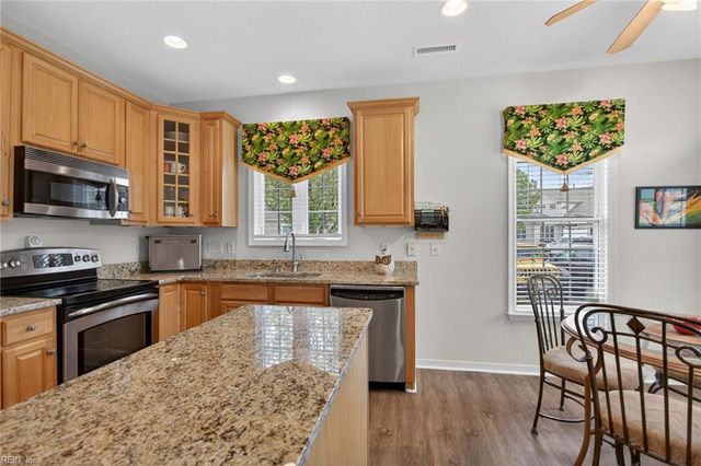 1449 Scoonie Pointe DR, Chesapeake, VA 23322