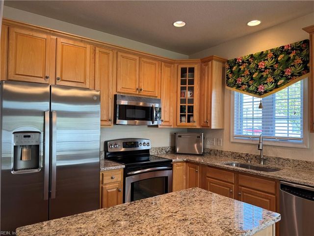 1449 Scoonie Pointe DR, Chesapeake, VA 23322