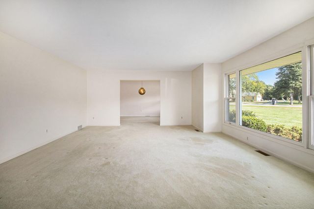 5644 Blue Grass Lane, Saline, MI 48176