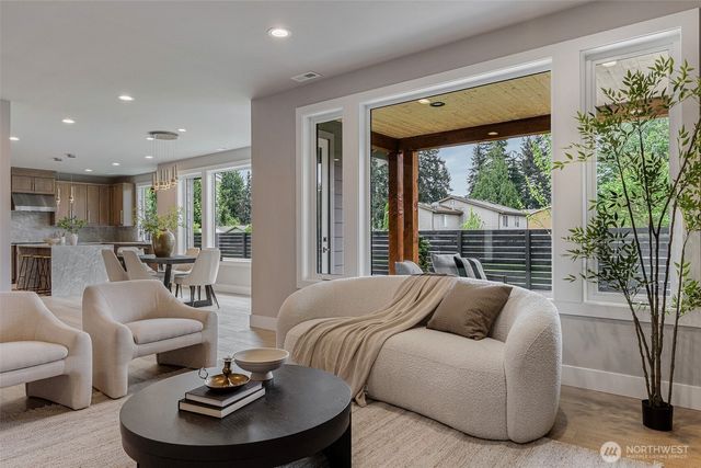 7825 NE 143rd Street, Kirkland, WA 98034