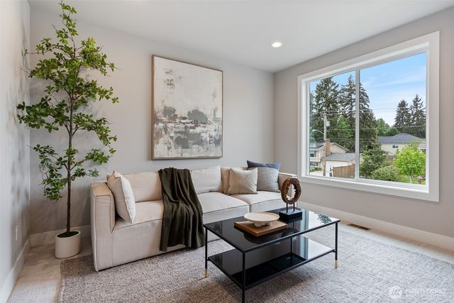7825 NE 143rd Street, Kirkland, WA 98034