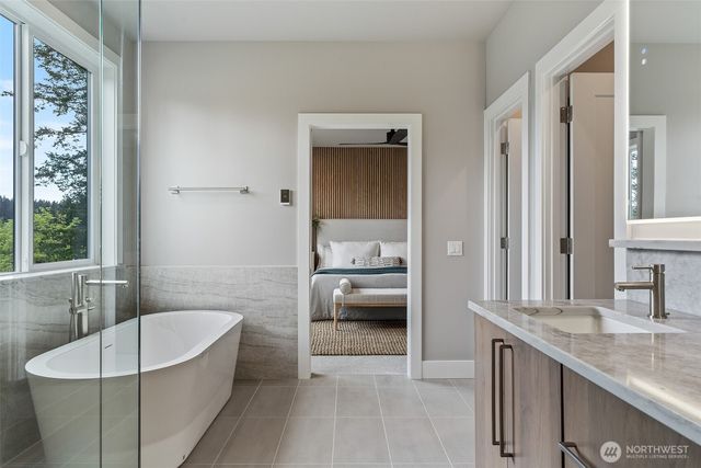 7825 NE 143rd Street, Kirkland, WA 98034
