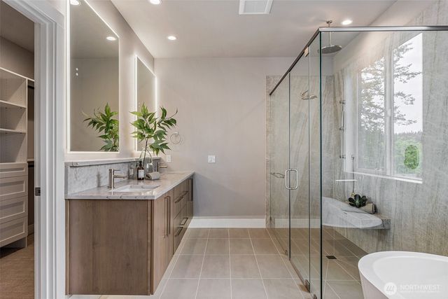 7825 NE 143rd Street, Kirkland, WA 98034