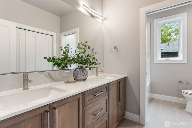 7825 NE 143rd Street, Kirkland, WA 98034