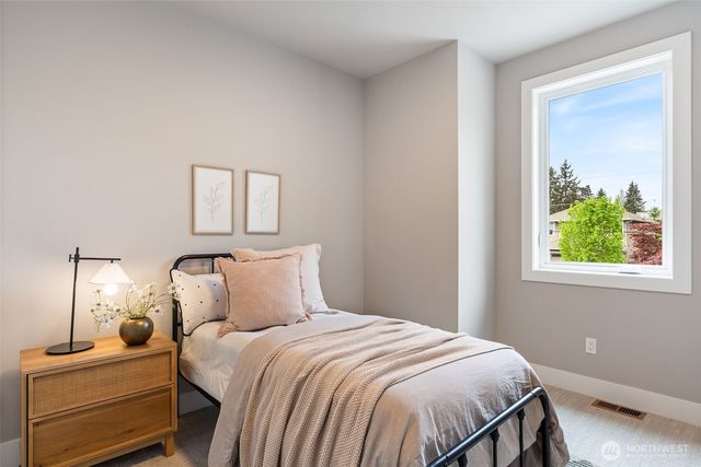 7825 NE 143rd Street, Kirkland, WA 98034