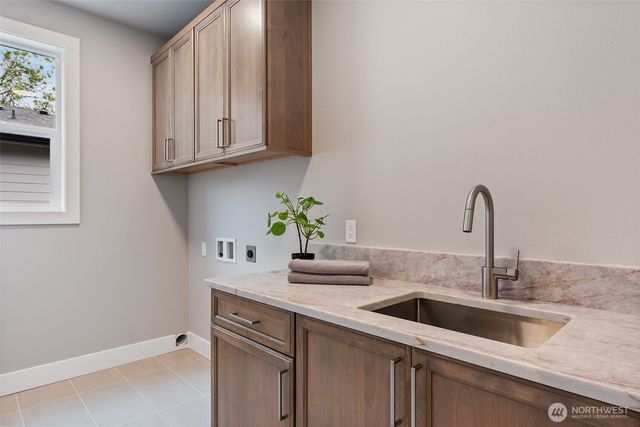 7825 NE 143rd Street, Kirkland, WA 98034