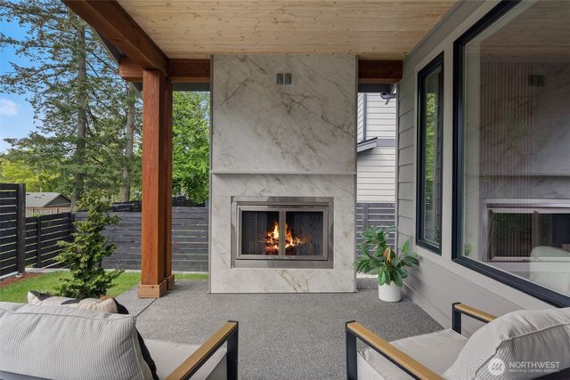 7825 NE 143rd Street, Kirkland, WA 98034