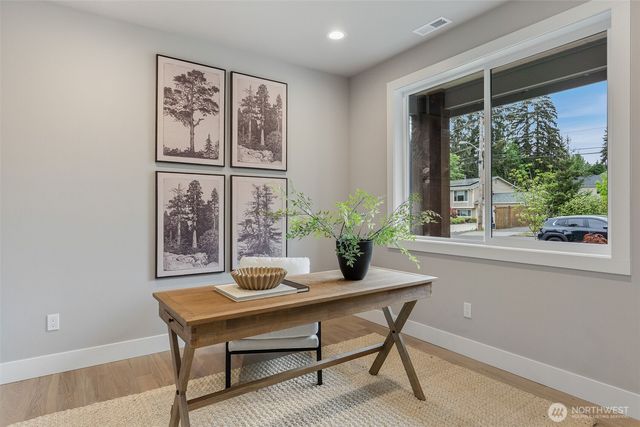 7825 NE 143rd Street, Kirkland, WA 98034
