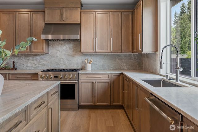 7825 NE 143rd Street, Kirkland, WA 98034