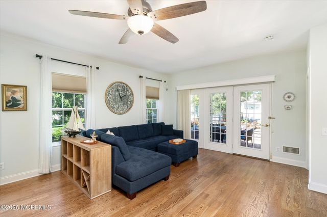10 Sparrow Drive, Hamilton, NJ 08690