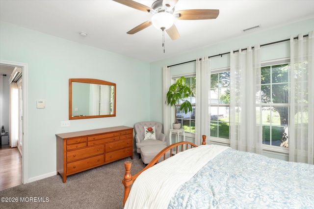 10 Sparrow Drive, Hamilton, NJ 08690
