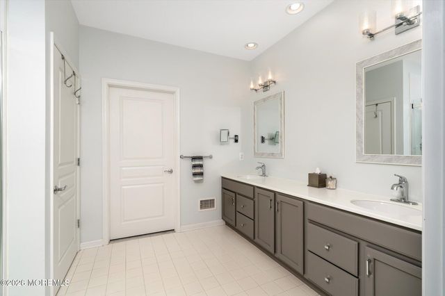 10 Sparrow Drive, Hamilton, NJ 08690