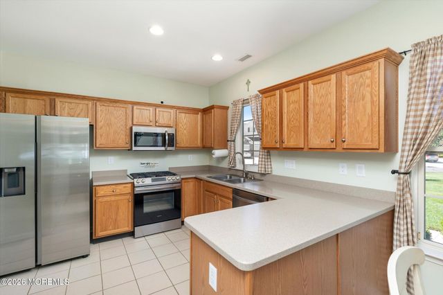 10 Sparrow Drive, Hamilton, NJ 08690