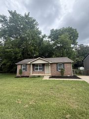 105 Monarch Ln, Clarksville, TN 37042