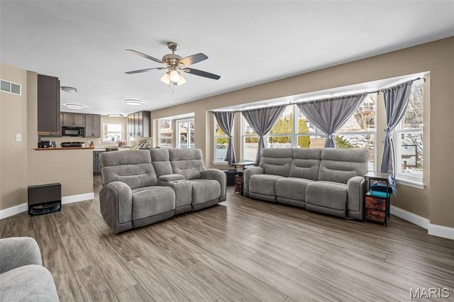 2233 Appaloosa Trail, High Ridge, MO 63049