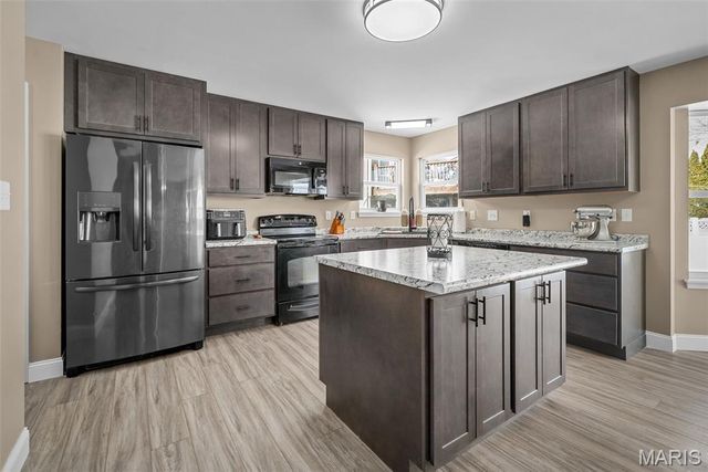 2233 Appaloosa Trail, High Ridge, MO 63049