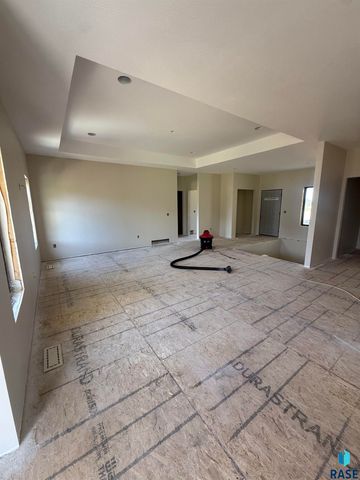 2105 S Red Oak Ave Avenue, Sioux Falls, SD 57110