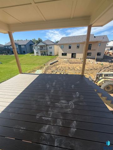 2105 S Red Oak Ave Avenue, Sioux Falls, SD 57110
