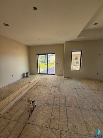 2105 S Red Oak Ave Avenue, Sioux Falls, SD 57110