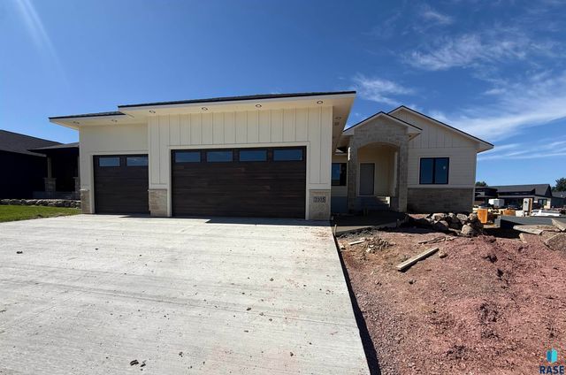 2105 S Red Oak Ave Avenue, Sioux Falls, SD 57110