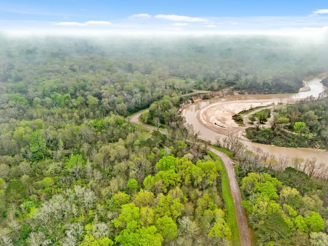 10211 S Essex Drive, Conroe, TX 77302