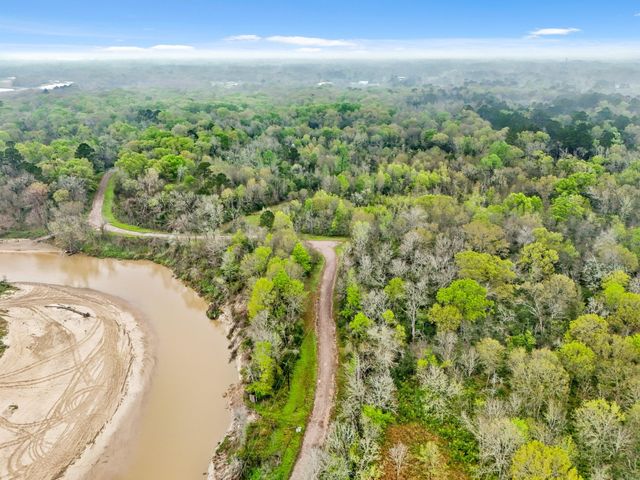 10211 S Essex Drive, Conroe, TX 77302