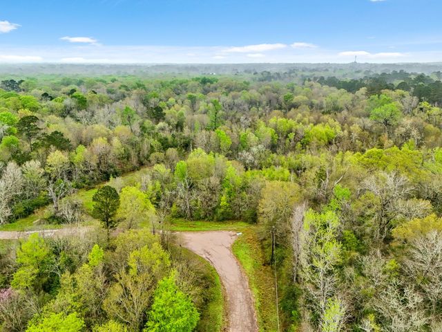 10211 S Essex Drive, Conroe, TX 77302