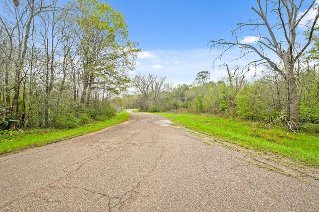 10211 S Essex Drive, Conroe, TX 77302