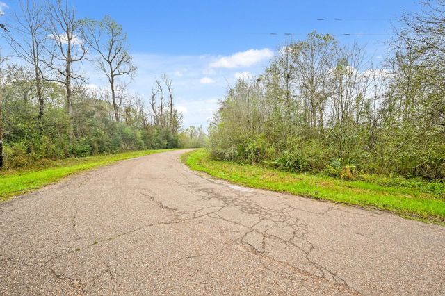 10211 S Essex Drive, Conroe, TX 77302