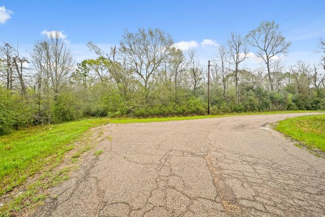 10211 S Essex Drive, Conroe, TX 77302