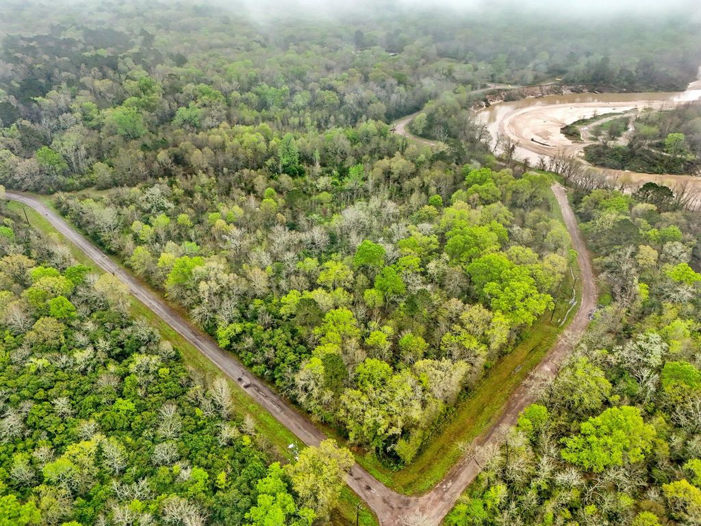 10211 S Essex Drive, Conroe, TX 77302