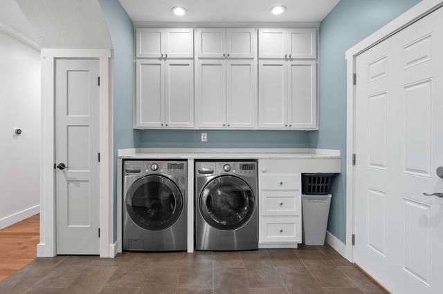 1050 102nd Avenue, Plainwell, MI 49080