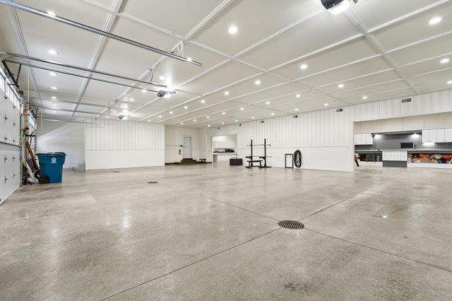 1050 102nd Avenue, Plainwell, MI 49080