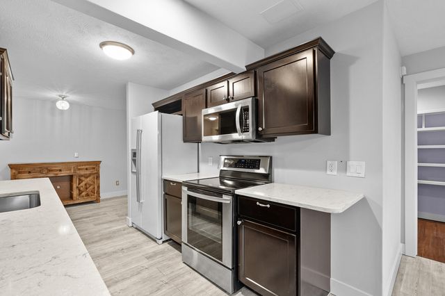 1050 102nd Avenue, Plainwell, MI 49080