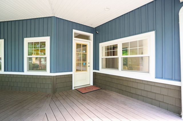1050 102nd Avenue, Plainwell, MI 49080