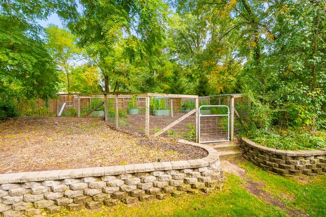 1050 102nd Avenue, Plainwell, MI 49080