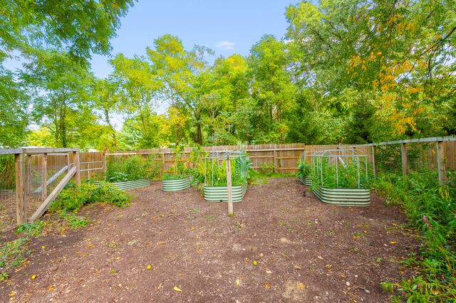 1050 102nd Avenue, Plainwell, MI 49080