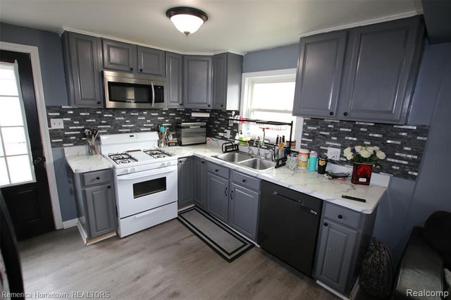 11756 Berwyn, Redford, MI 48239