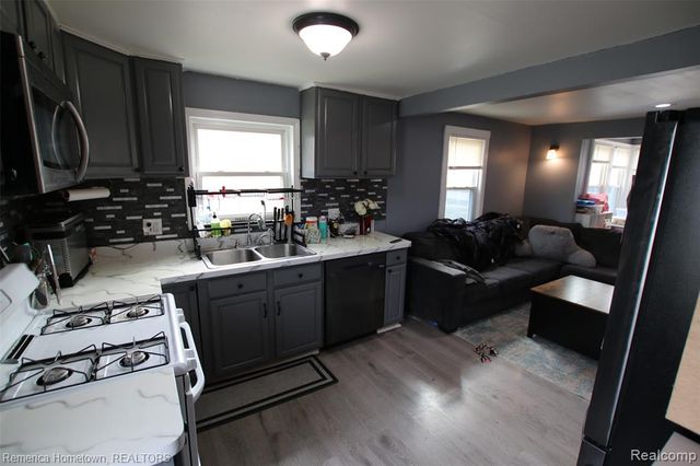 11756 Berwyn, Redford, MI 48239