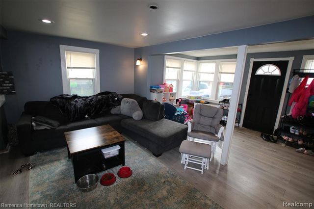 11756 Berwyn, Redford, MI 48239