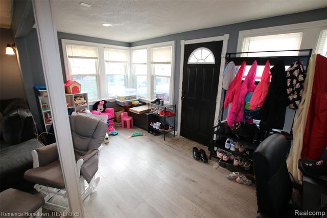 11756 Berwyn, Redford, MI 48239