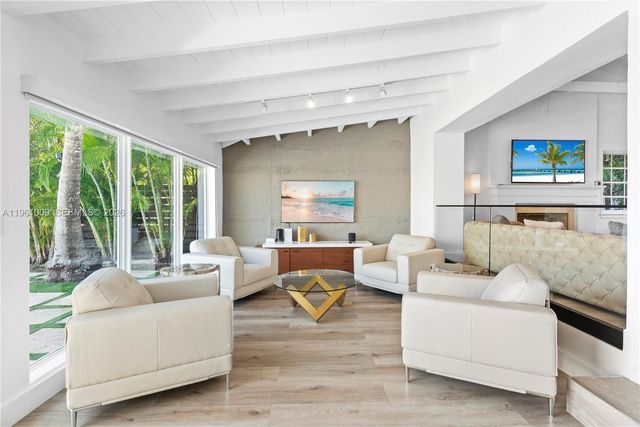 253 N Coconut Ln, Miami Beach, FL 33139