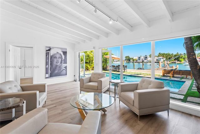 253 N Coconut Ln, Miami Beach, FL 33139