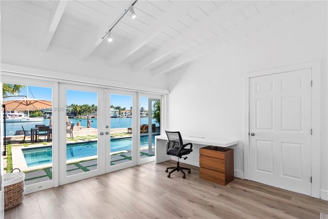 253 N Coconut Ln, Miami Beach, FL 33139