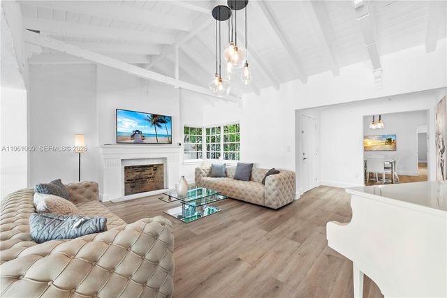 253 N Coconut Ln, Miami Beach, FL 33139