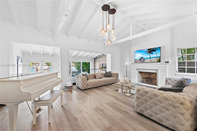 253 N Coconut Ln, Miami Beach, FL 33139