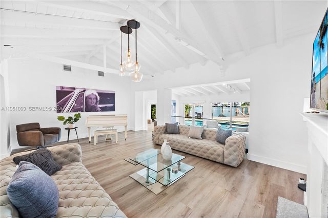 253 N Coconut Ln, Miami Beach, FL 33139