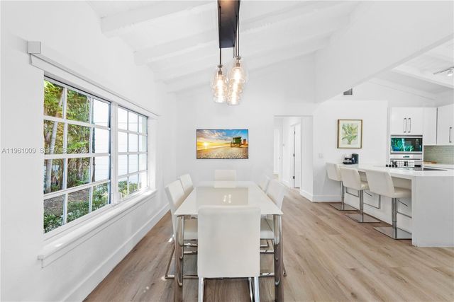 253 N Coconut Ln, Miami Beach, FL 33139