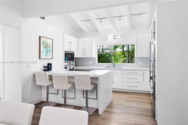 253 N Coconut Ln, Miami Beach, FL 33139